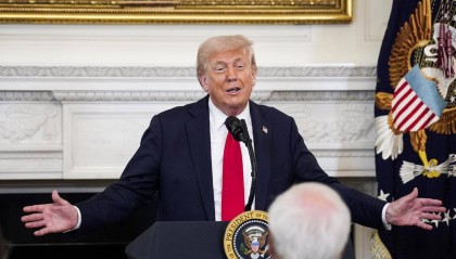 特朗普最新两大动作后，美媒做出惊人论断：特朗普对华战略变了