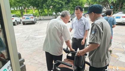 农业银行梅州梅龙支行暖心服务呵护老人