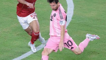 国际足联：C罗你来嘛。C罗：我不。