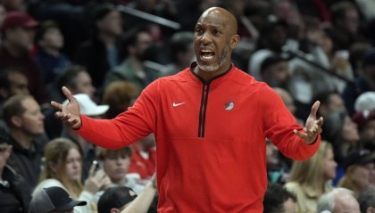 出大事了！比卢普斯+罗齐尔被捕 NBA官方勒令他俩离职