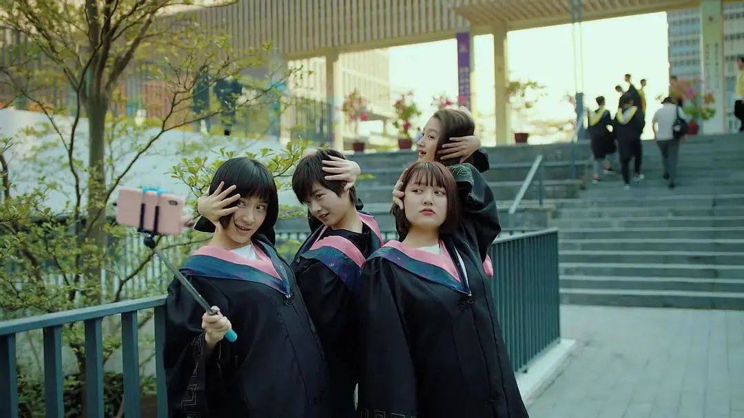 “在走廊偶遇都会尴尬”,00后大学舍友咋成了最熟悉的陌生人