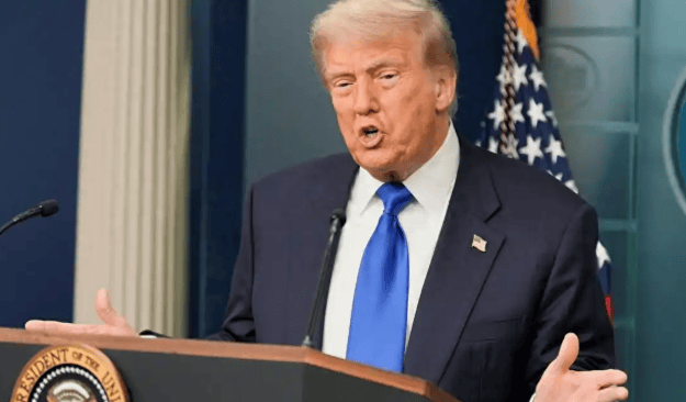 中国加速抛美债，美政府突然下狠手，不许中国人买地，还要没收资产？