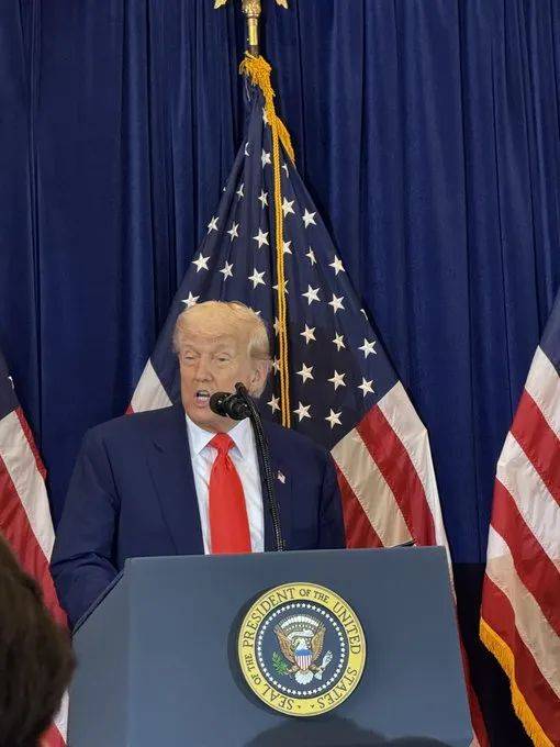 川普币圈晚宴：百名抗议者，川普来去匆匆，“榜一大哥”孙宇晨风头出尽