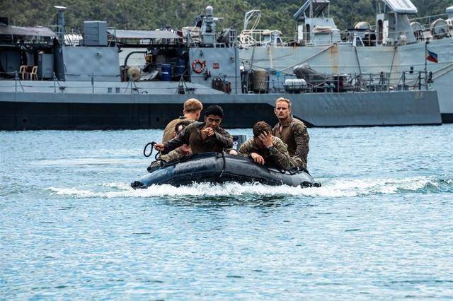 刚吹捧完“中美友谊”，特朗普露出獠牙，命美军悄然抵达关键地点