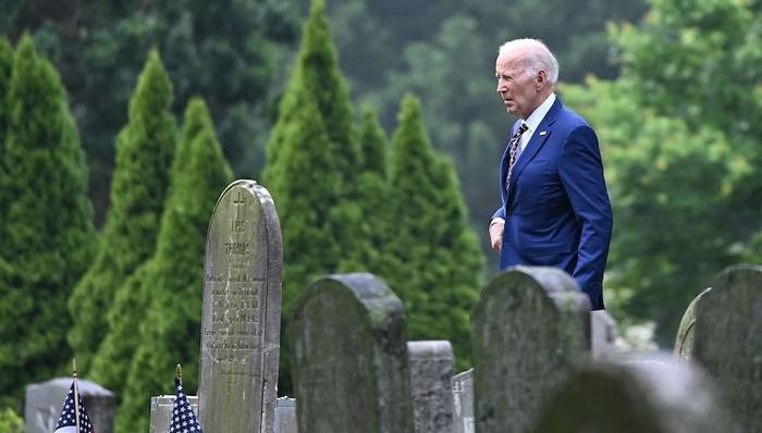 助手代替拜登本人签文件？特朗普下令调查拜登认知能力下降是否被隐瞒