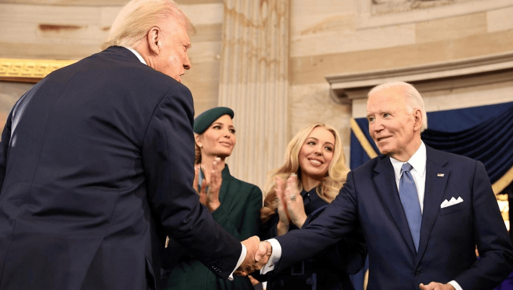 特朗普忙活了半年，推翻拜登近80项政策，正亲手摧毁美国百年大计