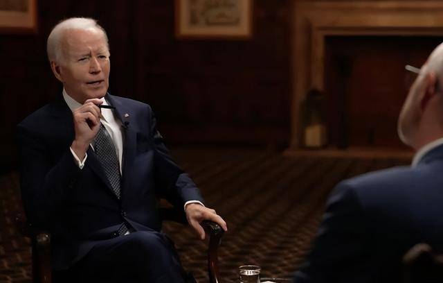 拜登首访，狠批特朗普掉价