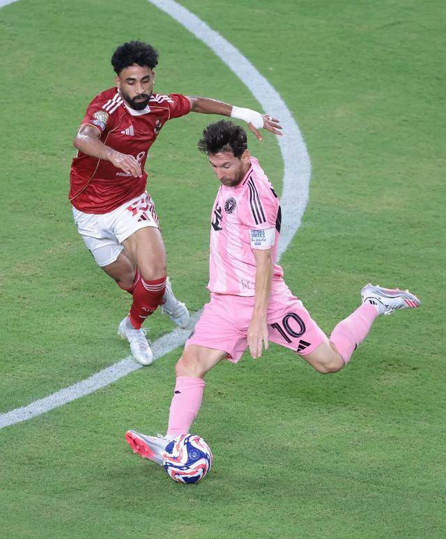 国际足联:C罗你来嘛。C罗:我不。