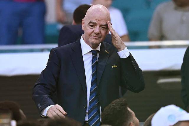 国际足联:C罗你来嘛。C罗:我不。