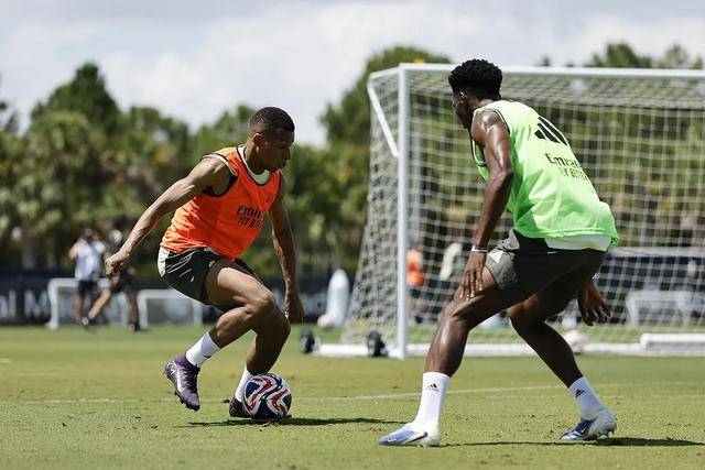 国际足联:C罗你来嘛。C罗:我不。