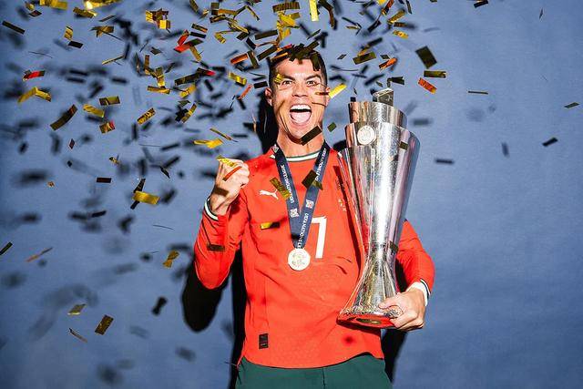 国际足联:C罗你来嘛。C罗:我不。