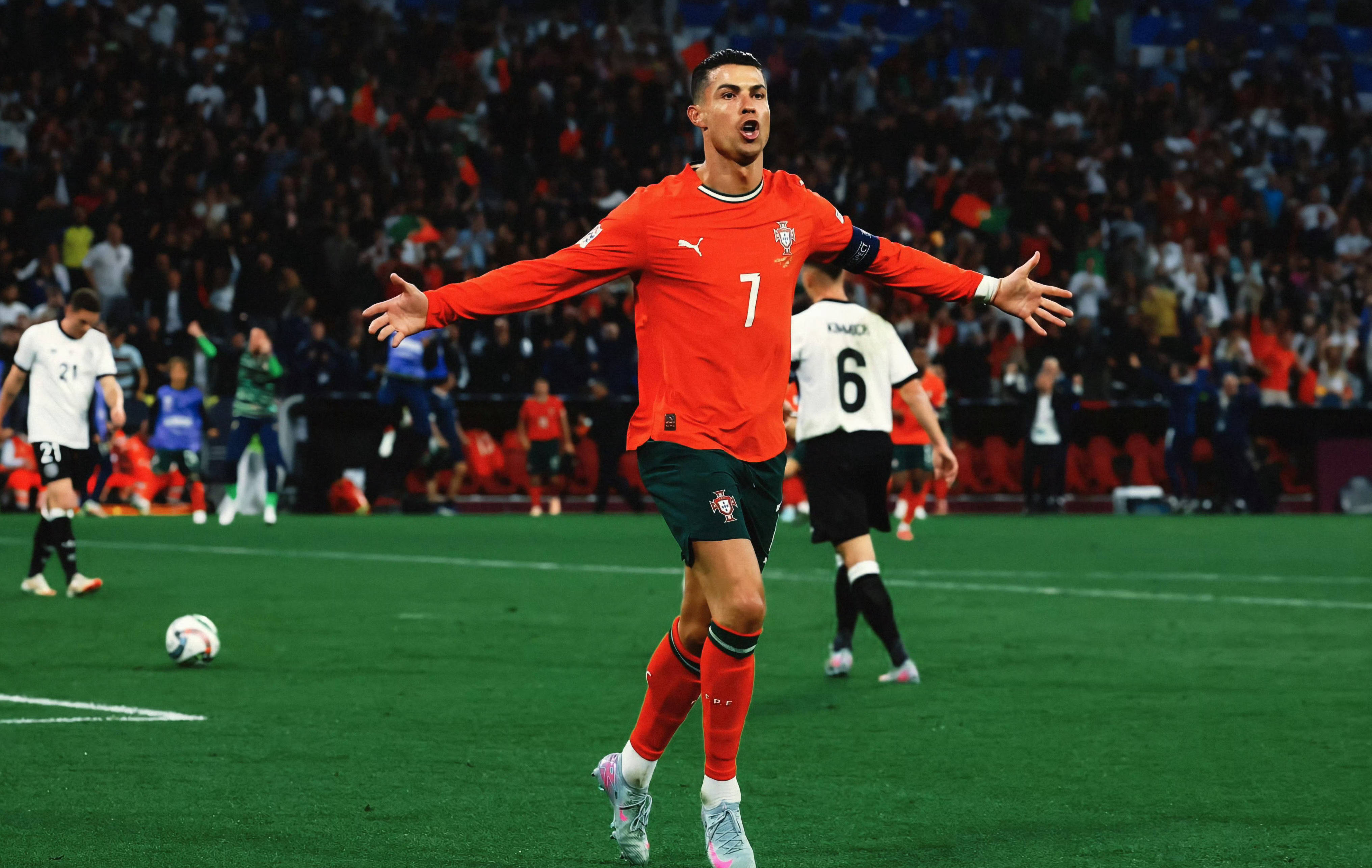 C罗在欧国联被德国球迷喊梅西！C罗粉丝赛后扎堆辱骂梅西！