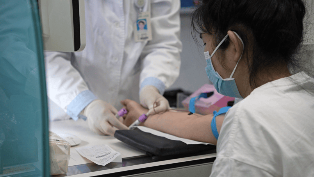 一地提示佛山返回人员需隔离14天 专家：感染基孔肯雅热建议住院 回家易传给家人