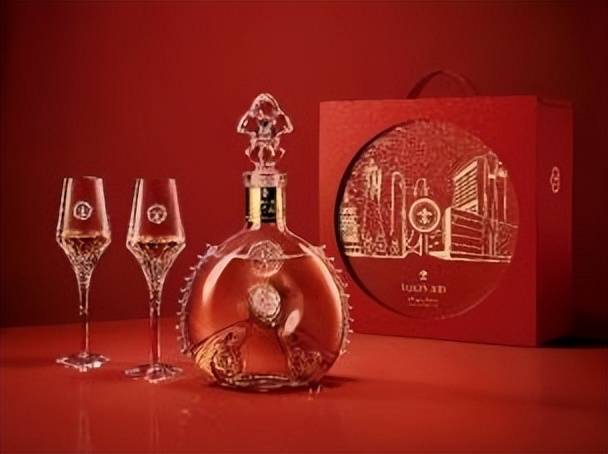 路易十三经典装城市限定系列以时光为笔,镌刻城市精神图腾