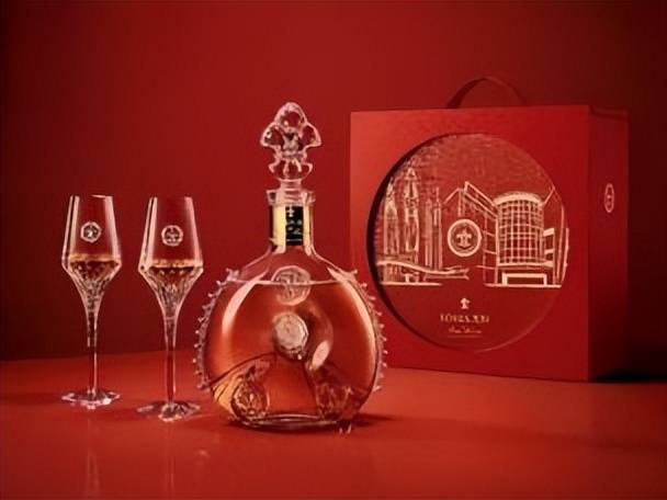 路易十三经典装城市限定系列以时光为笔,镌刻城市精神图腾