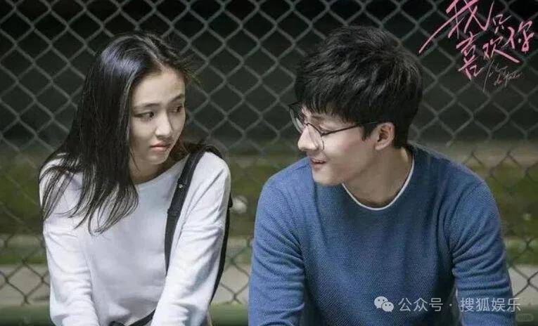 离婚三年又被拍到亲密逛超市,他俩这是纯带娃还是真复合了?