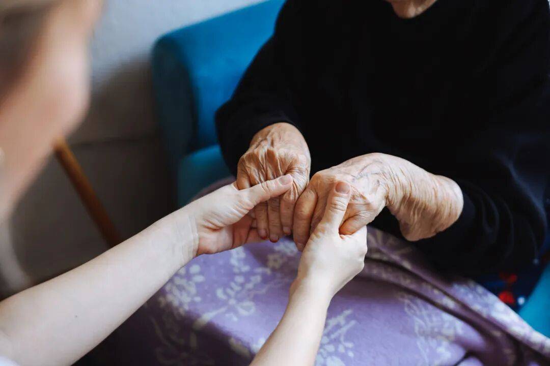 事发上海!未婚夫离世,女子照顾“准公婆”20多年后,申请担任监护人,法院判了