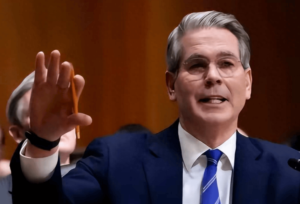 中美谈判交锋6小时后,有消息被迅速爆料:特朗普决定延迟一道禁令