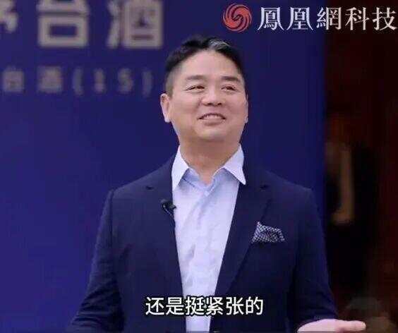 刘强东直播炒菜,称“像贾国龙第一次炒菜一样紧张,像罗永浩第一次说脱口秀一样紧张”