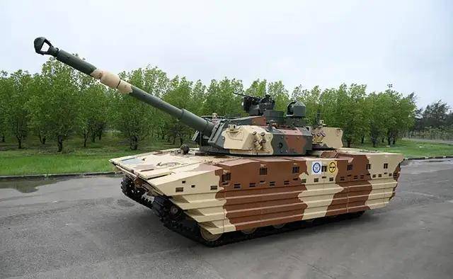 10艘核动力战舰,2200台新坦克!印度公开军备计划,真能实现?