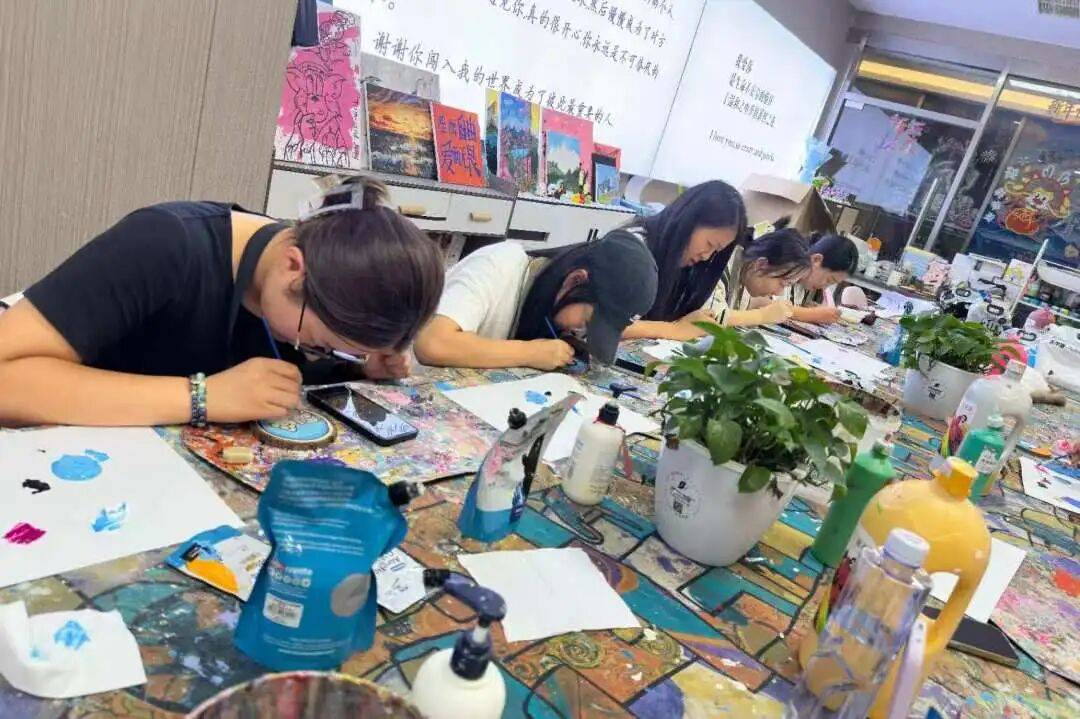 【北·青|动态】木盘绘彩 妙笔生花