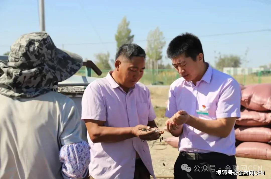 农业银行金融之水润泽天山南北