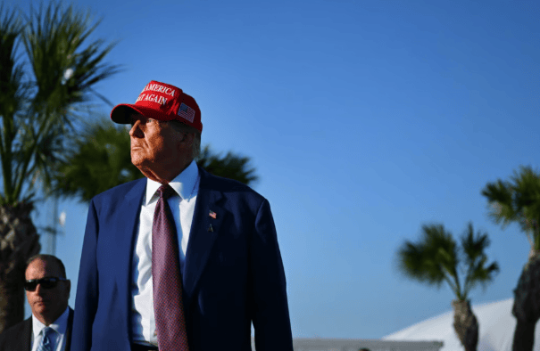 一口气签85亿稀土大单！特朗普笑了，“冤大头”终于出现：一年后，美国稀土会多到用不完